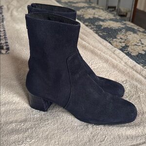 Ron White Navy Suede Water Resistant Booties. Size 39 (8.5)
